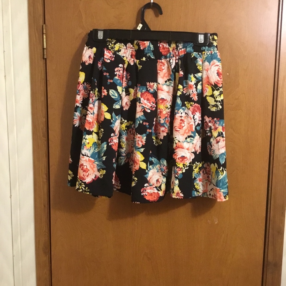 Ambiance Apparel Black Floral Cinched Waist Mini Skater Skirt L